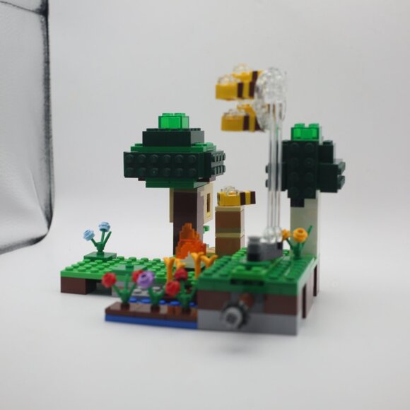 Minecraft The Bee Farm - Incomplete (does not include people) - Picture 4 of 11